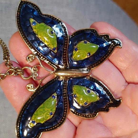 NWT Enamel Beautiful Butterfly Necklace - Picture 1 of 8